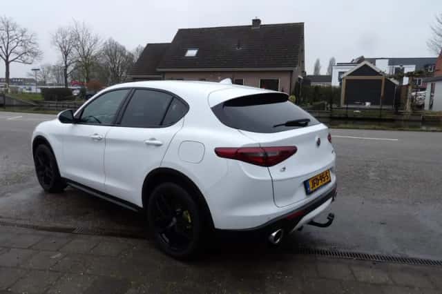 Alfa Romeo Stelvio (2020) thumbnail 6