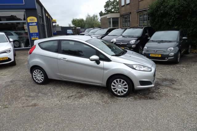 Ford Fiesta (2014) thumbnail 3