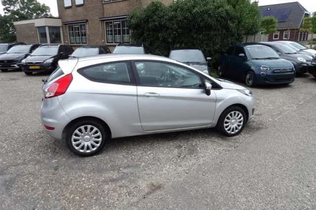Ford Fiesta (2014) thumbnail 4