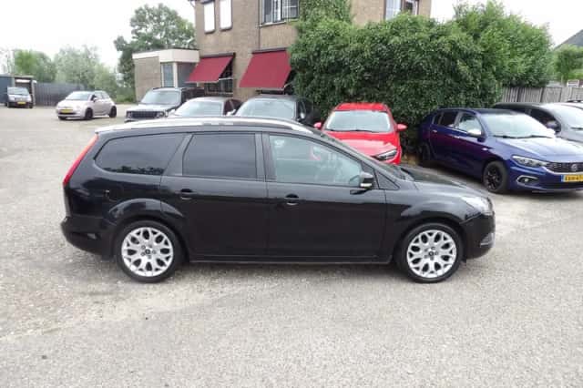 Ford Focus (2009) thumbnail 3
