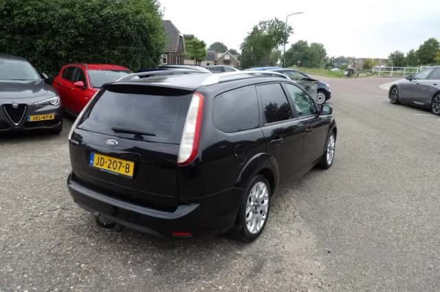 Ford Focus (2009) thumbnail 4