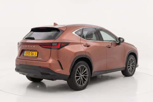 Lexus NX (2025) thumbnail 3