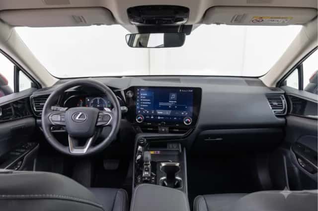 Lexus NX (2025) thumbnail 5