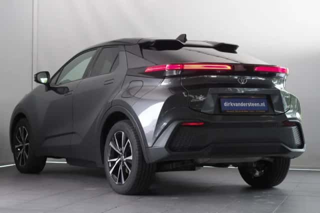 Toyota C-HR (2026) thumbnail 3