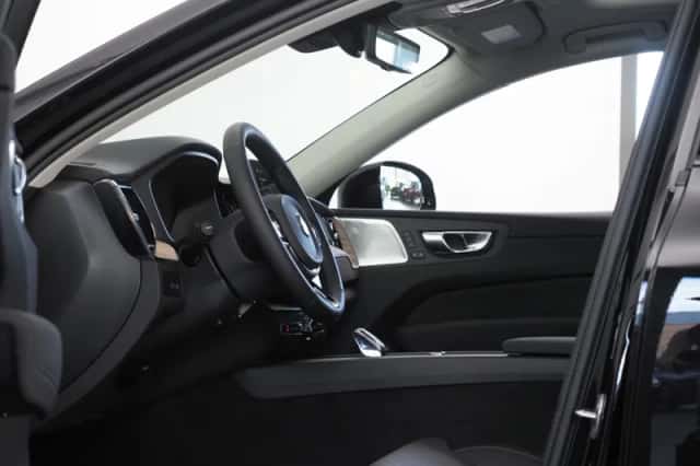 Volvo XC60 (2025) thumbnail 6