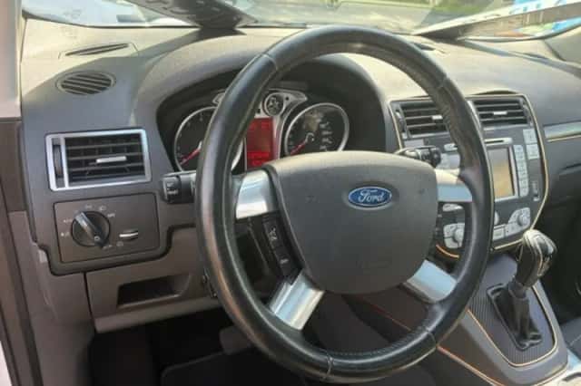 Ford Kuga (2009) thumbnail 4