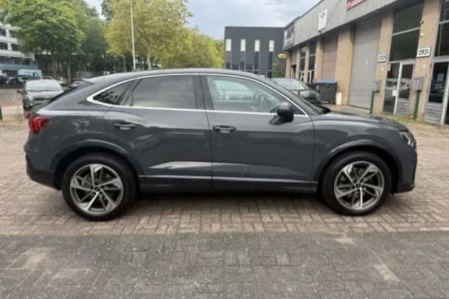 Audi Q3 (2021) thumbnail 4