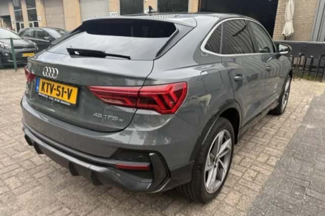 Audi Q3 (2021) thumbnail 5