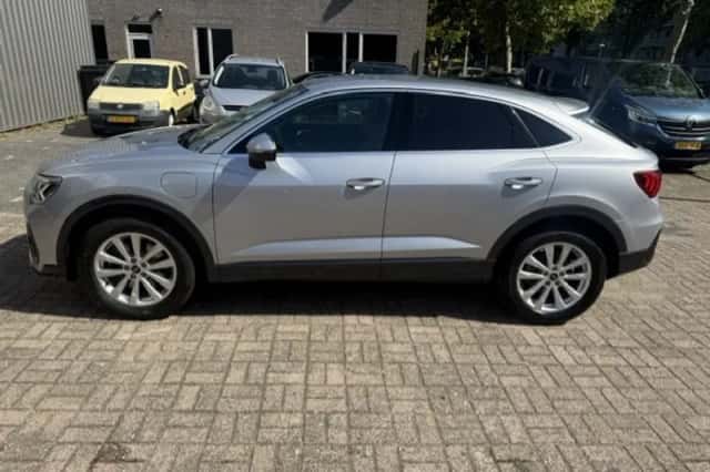 Audi Q3 (2021) thumbnail 2