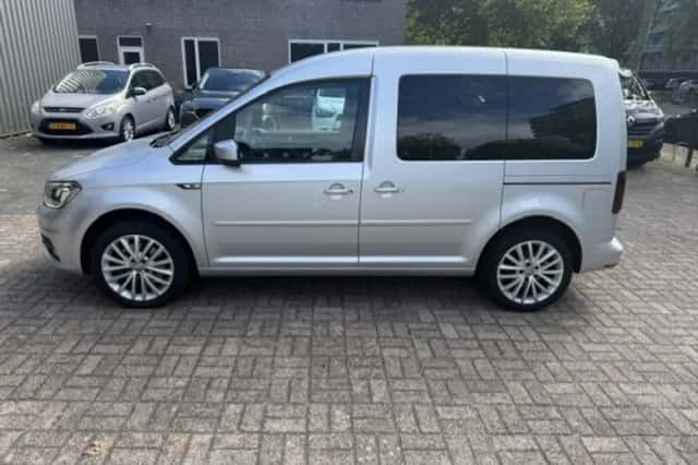 Volkswagen Caddy (2015) thumbnail 2