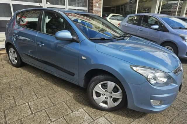 Hyundai i30 (2010) thumbnail 2