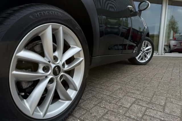 MINI Cooper (2013) thumbnail 3
