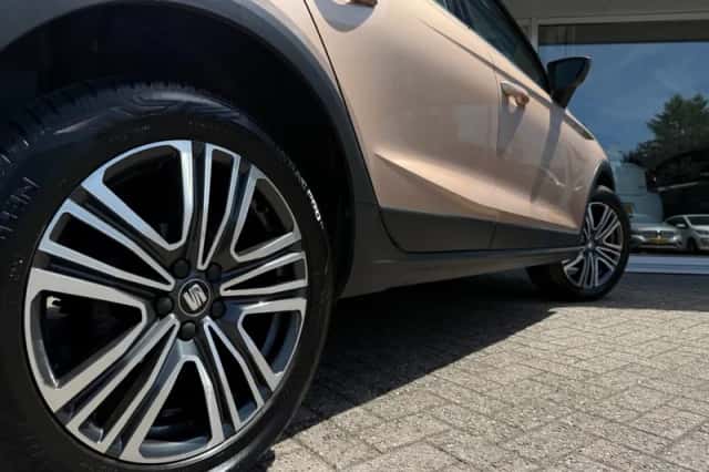 SEAT Arona (2017) thumbnail 4