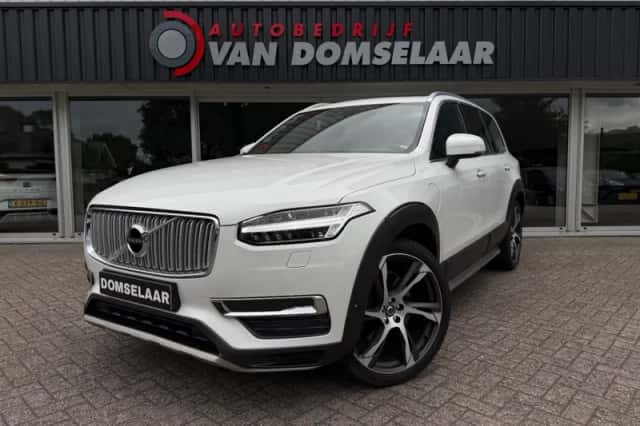 Volvo XC90 (2015) thumbnail 1