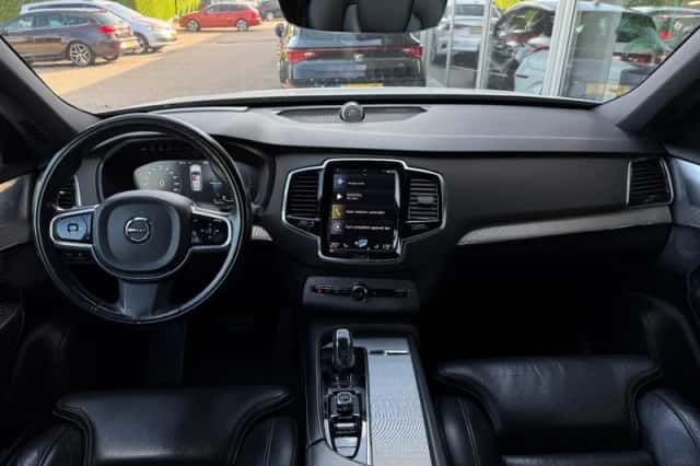 Volvo XC90 (2015) thumbnail 2