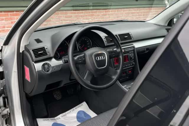 Audi A4 (2006) thumbnail 2