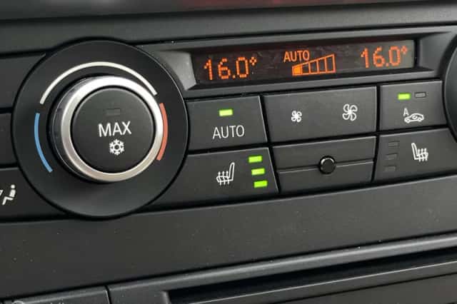 BMW X3 (2010) thumbnail 2