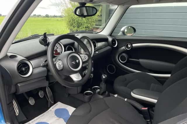 MINI Cooper S (2008) thumbnail 2