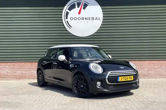 MINI Cooper (2015) thumbnail 1
