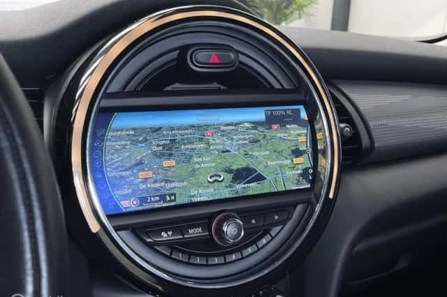 MINI Cooper (2015) thumbnail 2