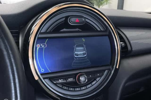 MINI Cooper (2015) thumbnail 3