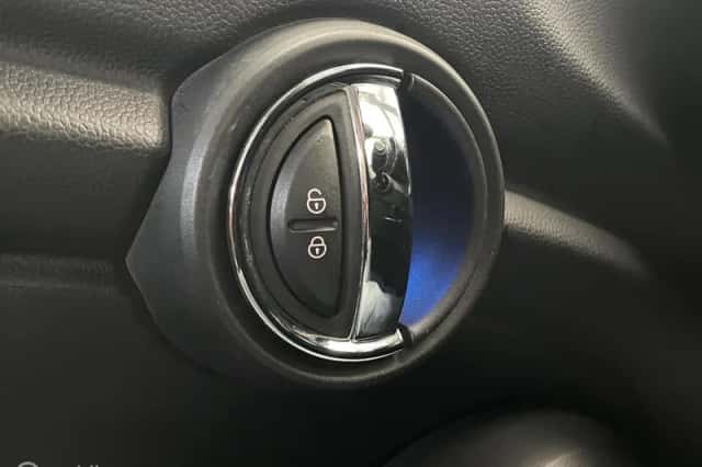 MINI Cooper (2015) thumbnail 4
