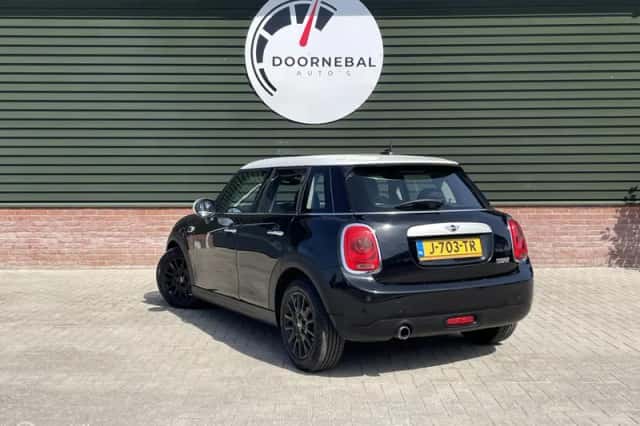 MINI Cooper (2015) thumbnail 6