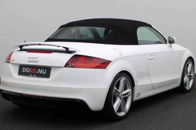 Audi TT (2011) thumbnail 4