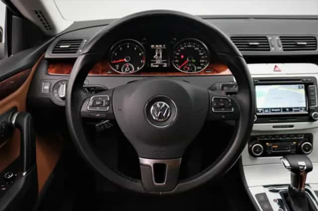 Volkswagen Passat (2009) thumbnail 6