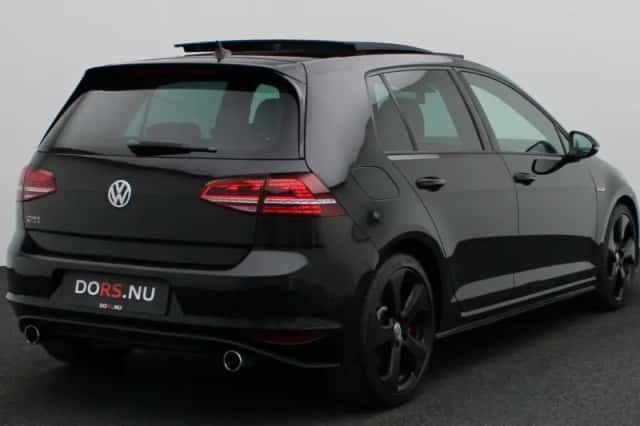 Volkswagen Golf (2015) thumbnail 4
