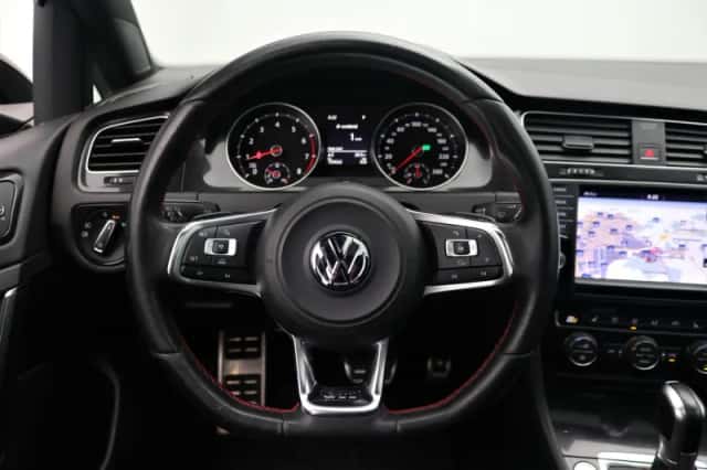 Volkswagen Golf (2015) thumbnail 6
