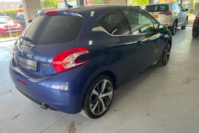 Peugeot 208 (2015) thumbnail 2