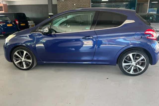 Peugeot 208 (2015) thumbnail 5