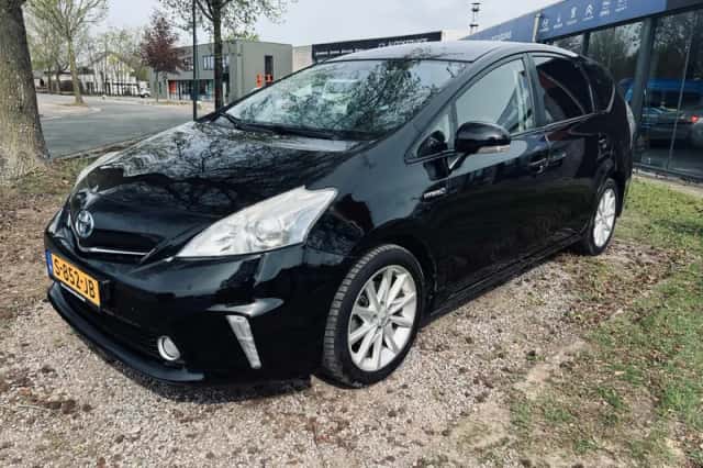 Toyota Prius (2013) thumbnail 1
