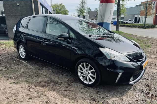 Toyota Prius (2013) thumbnail 3