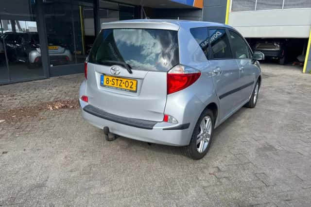 Toyota Verso-S (2013) thumbnail 4