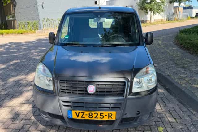 Fiat Doblò (2009) thumbnail 2