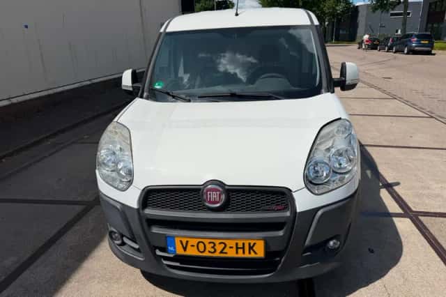 Fiat Doblò (2011) thumbnail 2