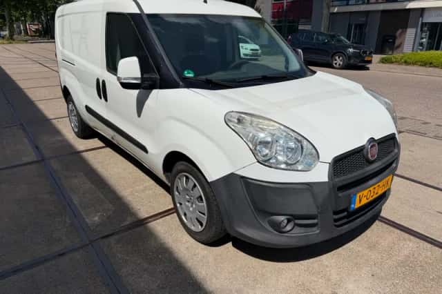Fiat Doblò (2011) thumbnail 3