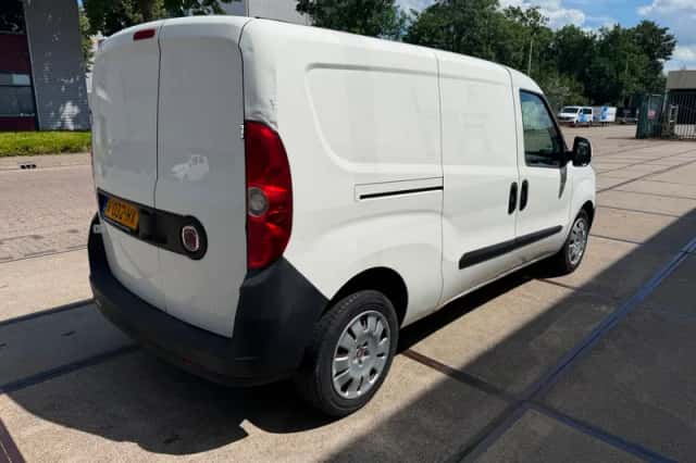 Fiat Doblò (2011) thumbnail 4