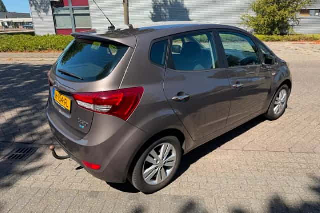 Hyundai ix20 (2011) thumbnail 4