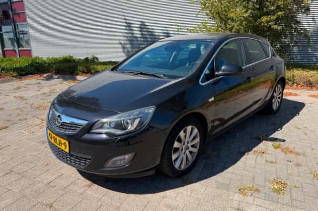 Opel Astra (2011) thumbnail 1