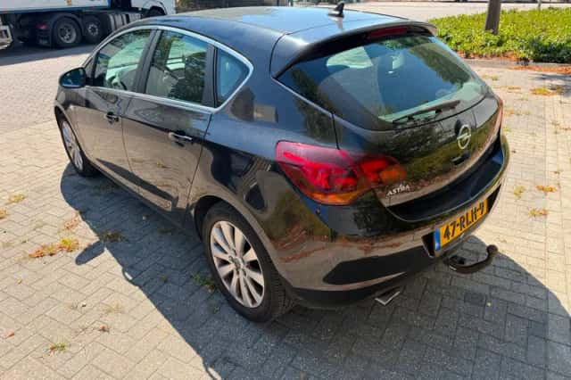 Opel Astra (2011) thumbnail 6