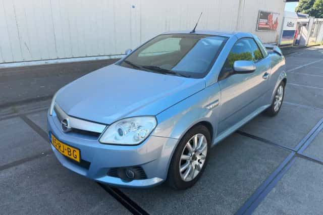 Opel Tigra TwinTop (2005) thumbnail 1