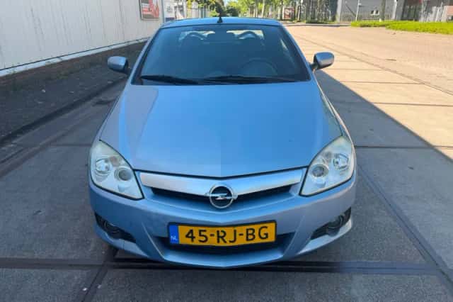 Opel Tigra TwinTop (2005) thumbnail 2