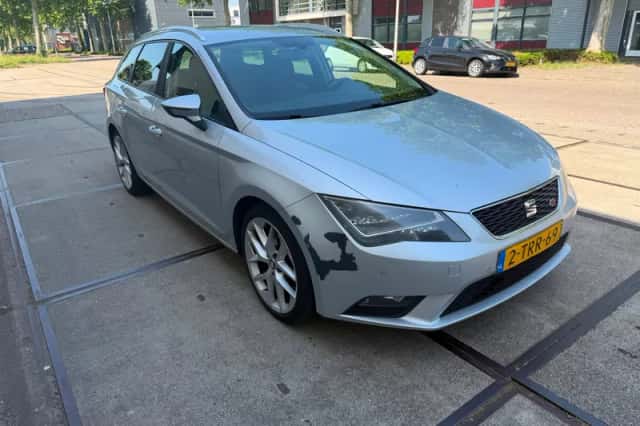 SEAT Leon (2014) thumbnail 3