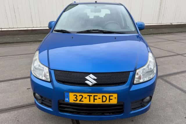 Suzuki SX4 (2006) thumbnail 2