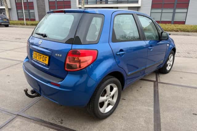 Suzuki SX4 (2006) thumbnail 4