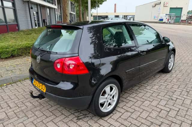Volkswagen Golf (2008) thumbnail 4