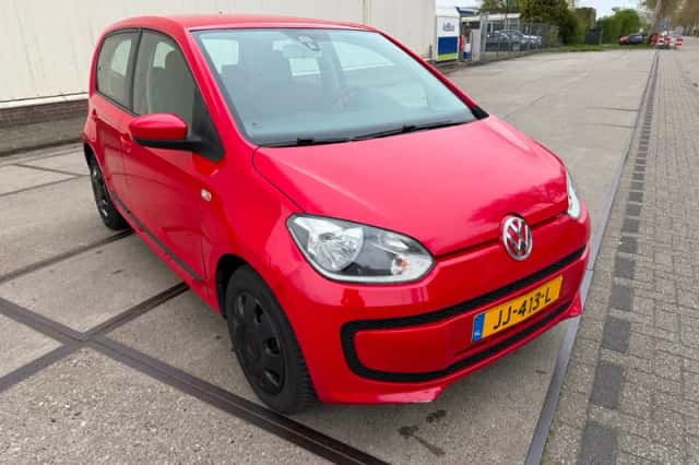 Volkswagen Up! (2016) thumbnail 3
